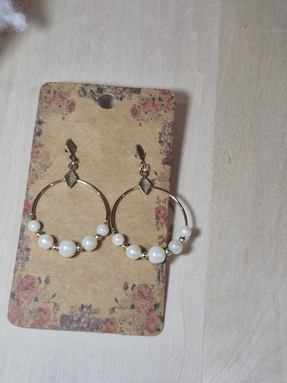 💛🤍NEW💛🤍 PRETTY!! Vintage Freshwater Pearl Gold Hoop Earrings
